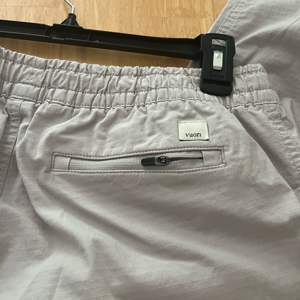 Vuori Women’s “Ripstop” pants in Light Tan / natural, size small - Picture 7 of 8